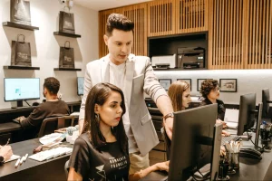 11 hybrid workforce challenges managers are facing