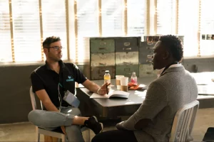 How do independent recruiters work with hr?