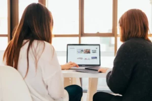 Effective Virtual Communication: 8 Tips for Breaking Barriers
